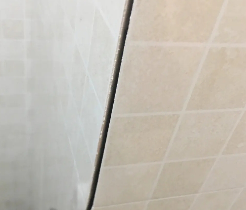 龙川瓷砖空鼓维修公司分享阳台瓷砖脱落的修复过程可以分为以下几个步骤
