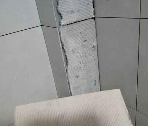 龙川瓷砖空鼓维修公司分享下厨房瓷砖脱落的补救措施。